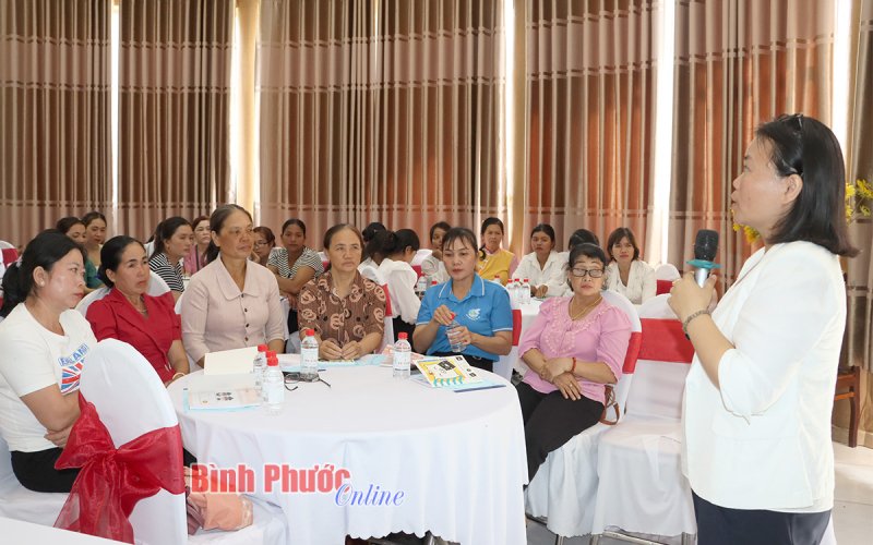 Hội viên phụ nữ tập huấn ứng dụng khoa học công nghệ 