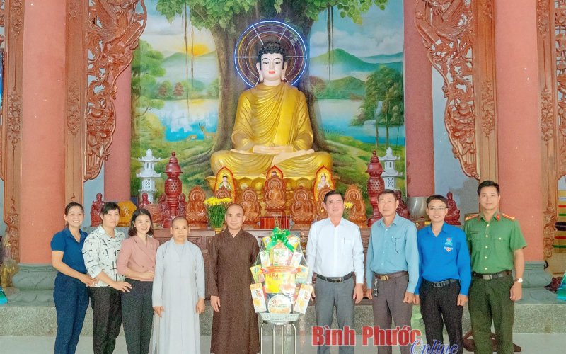 Hớn Quản thăm, ch&uacute;c mừng đại lễ Vu lan b&aacute;o hiếu 