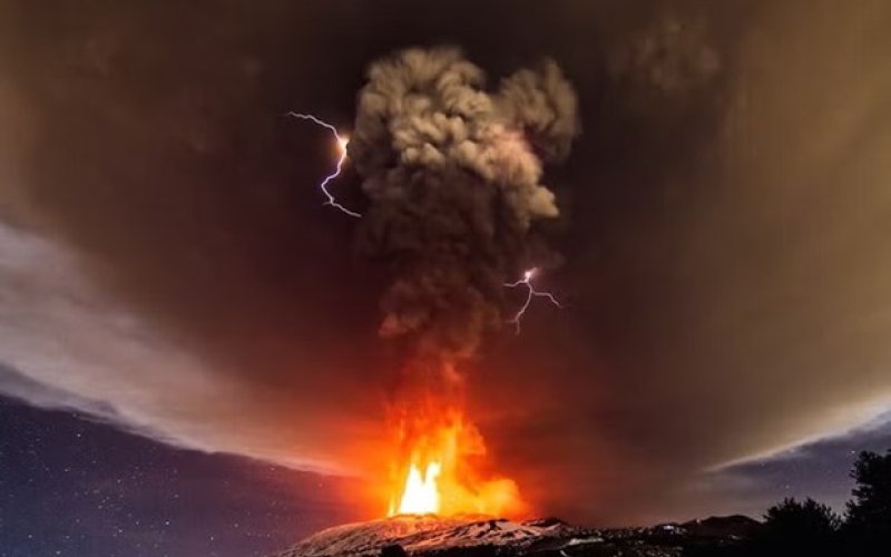 Italy: Núi lửa Etna “thức giấc,” các sân bay trên đảo Sicily đóng cửa