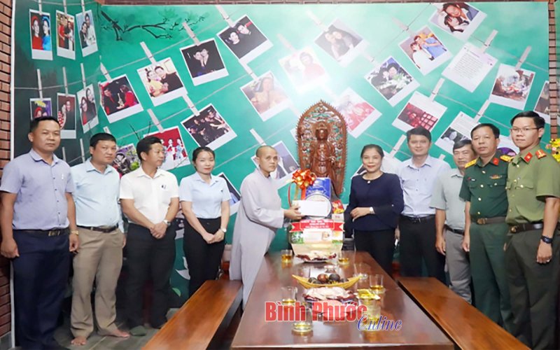 L&atilde;nh đạo địa phương thăm, ch&uacute;c mừng đại lễ Vu lan năm 2023