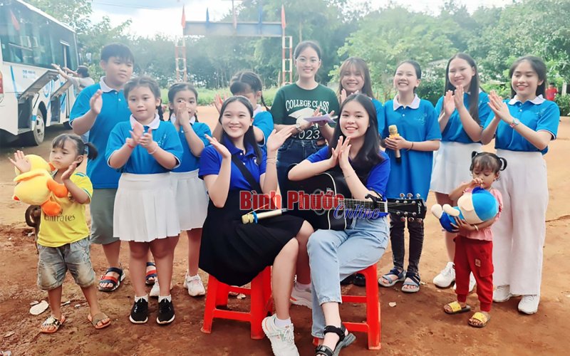 M&ugrave;a h&egrave; y&ecirc;u thương gi&uacute;p m&igrave;nh trưởng th&agrave;nh hơn