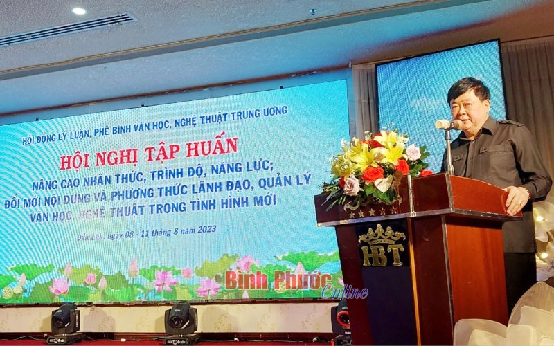Nâng cao nhận thức, trình độ, năng lực lý luận, phê bình văn học, nghệ thuật trong tình hình mới