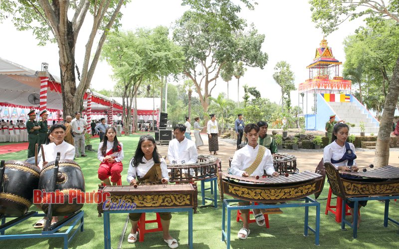 Phát triển văn hóa lấy con người làm trung tâm