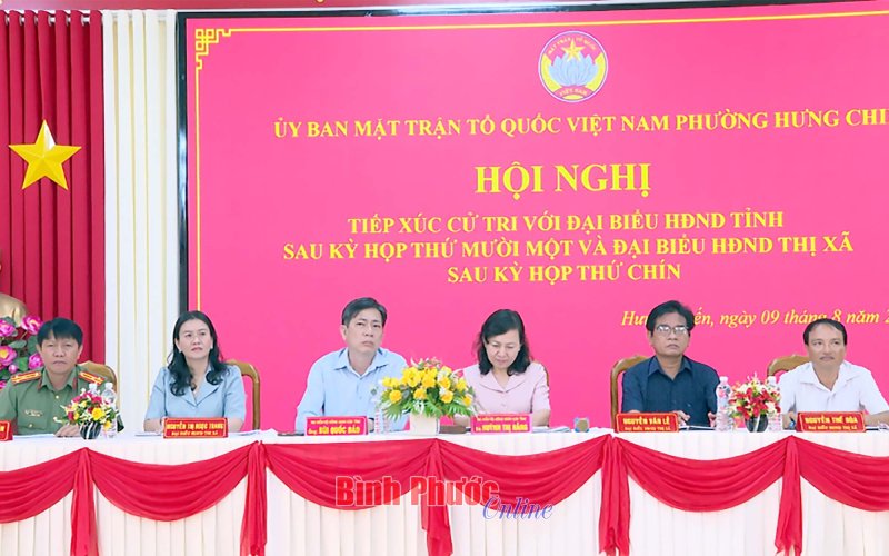 Phó Bí thư Thường trực Tỉnh ủy, Chủ tịch HĐND tỉnh Huỳnh Thị Hằng tiếp xúc cử tri phường Hưng Chiến