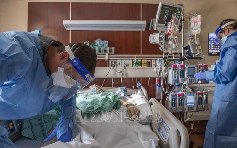 Số ca mắc COVID-19 mới trên toàn cầu tăng 80% do biến thể phụ mới