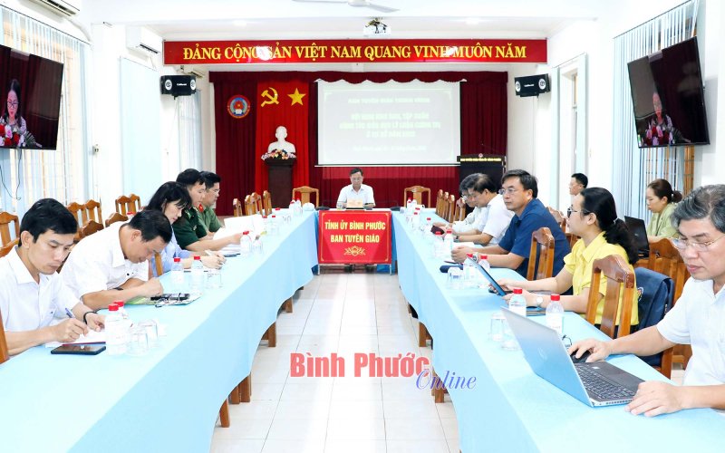 Tập huấn công tác giáo dục lý luận chính trị ở cơ sở năm 2023