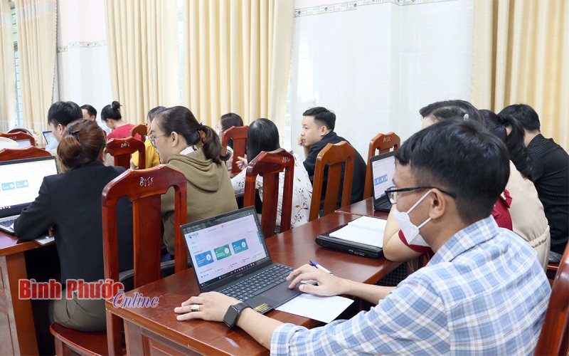 Tập huấn hồ sơ sức khỏe điện tử cho cán bộ, nhân viên y tế