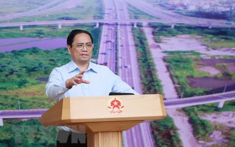 Thủ tướng: Hoàn thành hệ thống cao tốc "xương sống" của cả nước