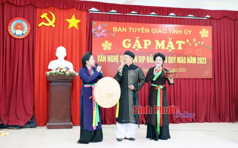 Tiên phong trên mặt trận văn hóa, tư tưởng 