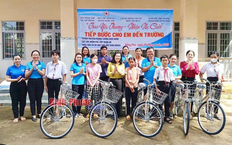 Tiếp bước cho em đến trường