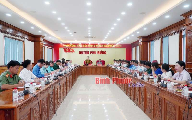 Trưởng ban Dân vận Tỉnh ủy Lê Thị Xuân Trang kiểm tra tại huyện Phú Riềng