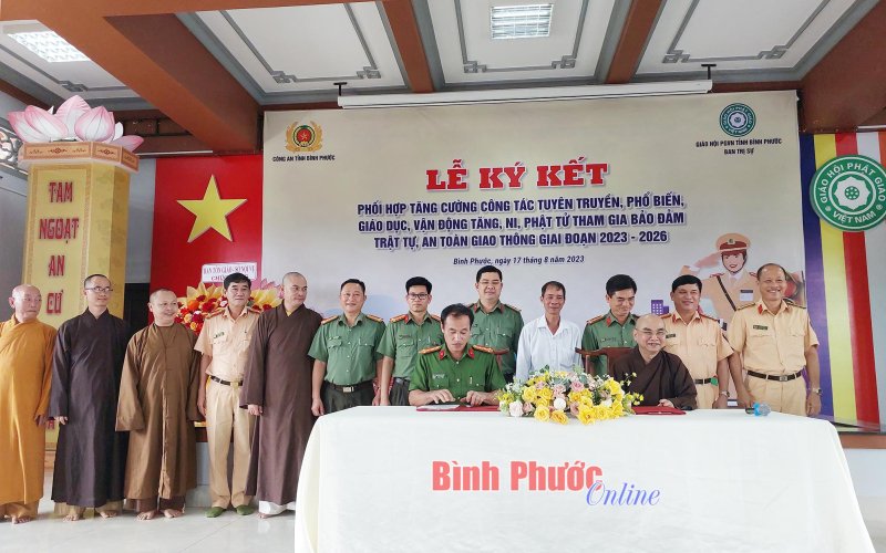 Tuyên truyền tăng ni, phật tử tham gia bảo đảm an toàn giao thông