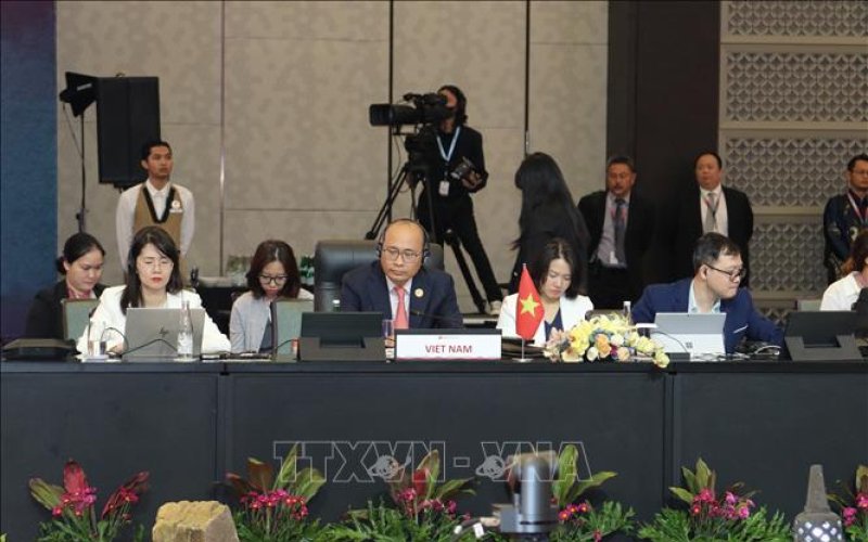 Việt Nam tham dự Hội nghị Bộ trưởng ASEAN với các đối tác