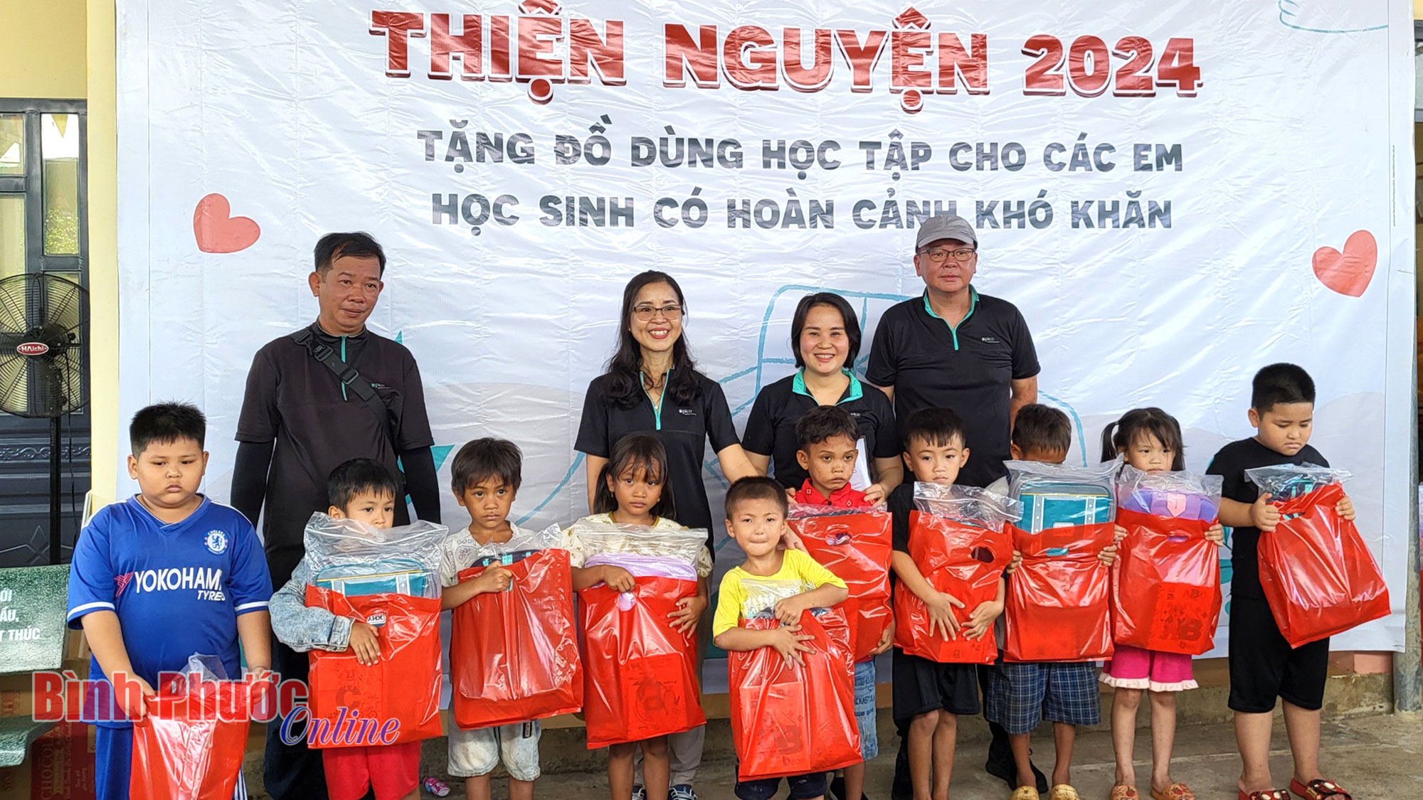 150 phần quà, suất học bổng trao cho học sinh nghèo có thành tích học tập tốt