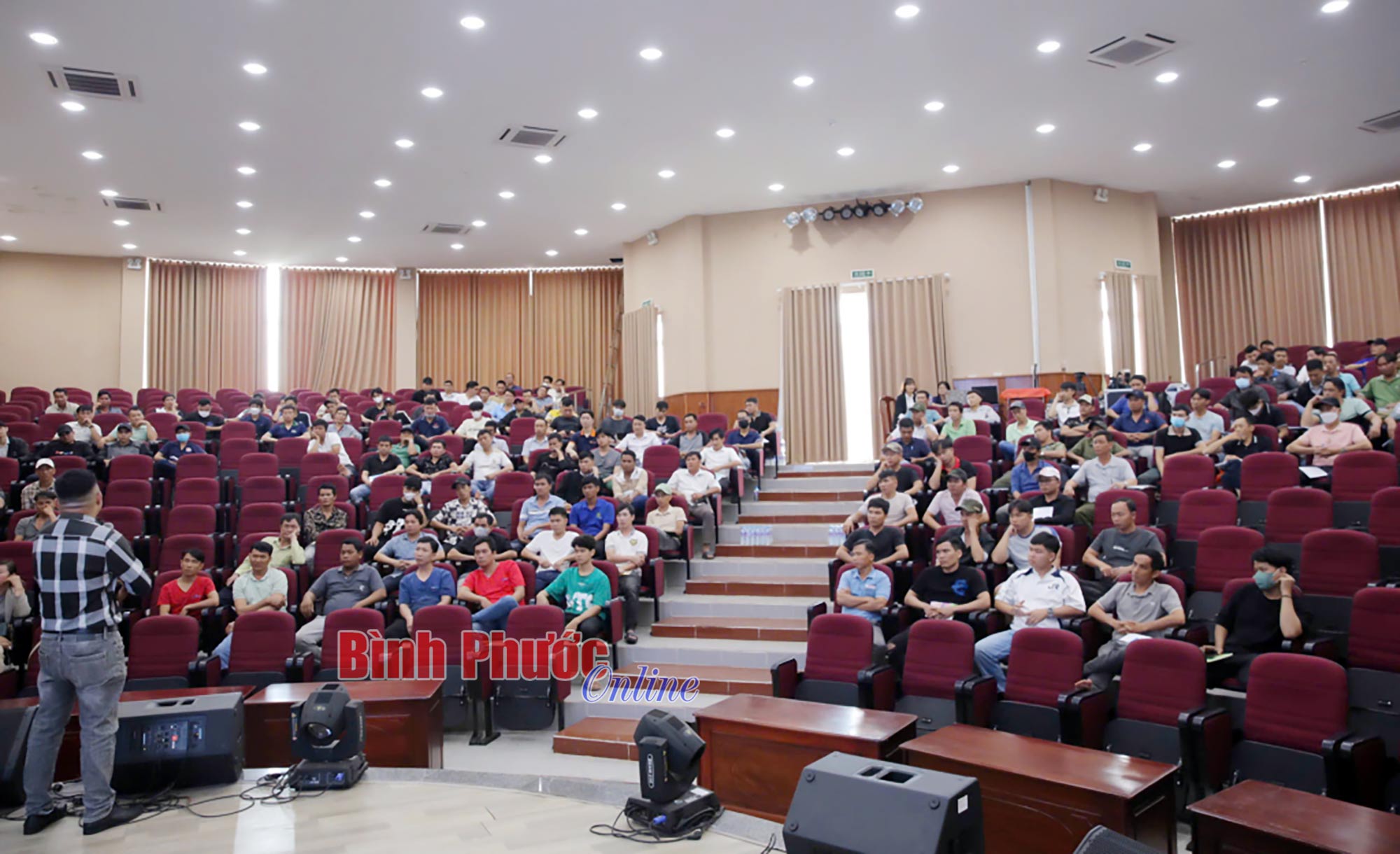 250 người được đào tạo về an toàn trong sản xuất điều