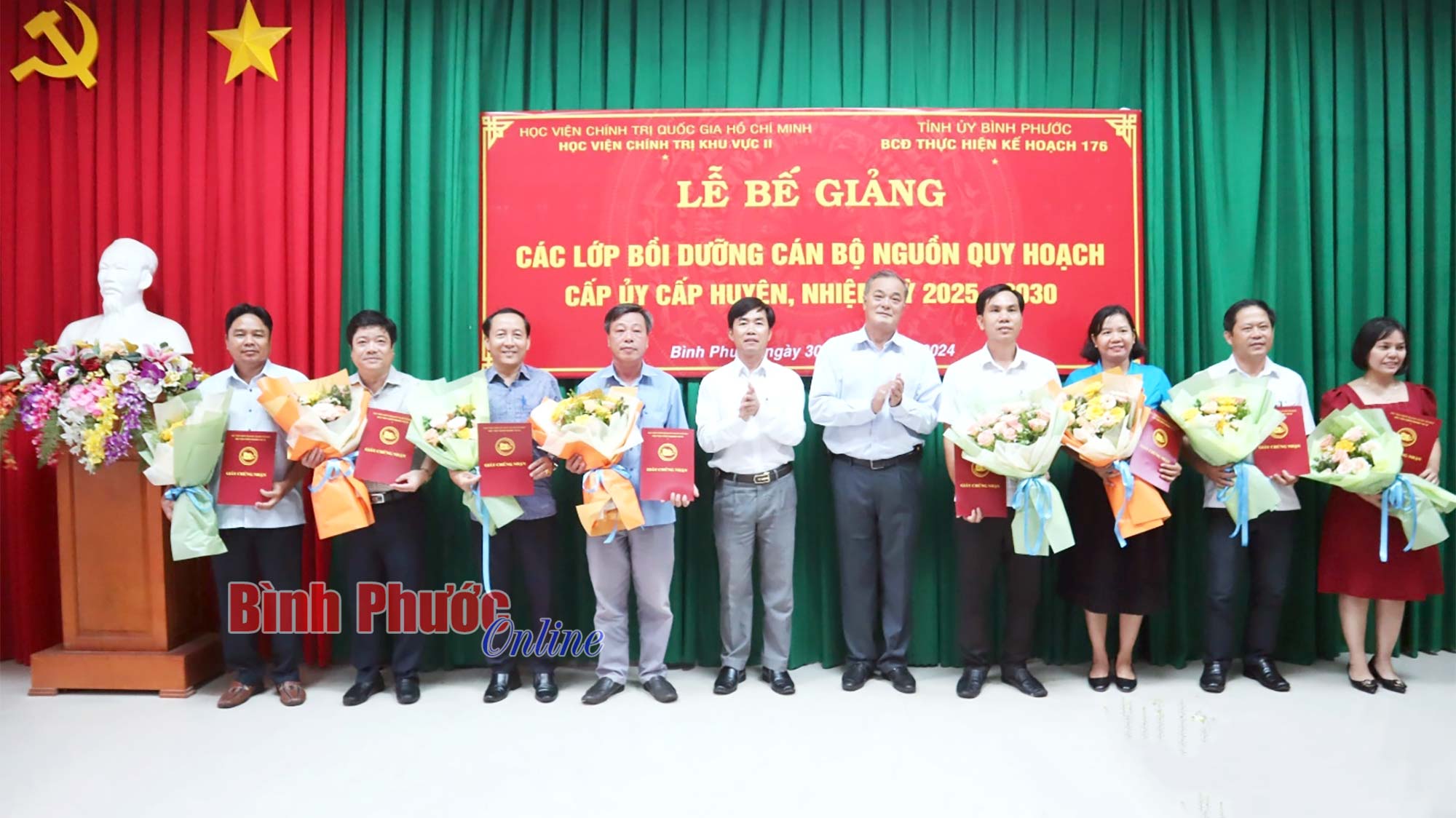 Bế giảng các lớp bồi dưỡng cán bộ nguồn quy hoạch cấp ủy cấp huyện