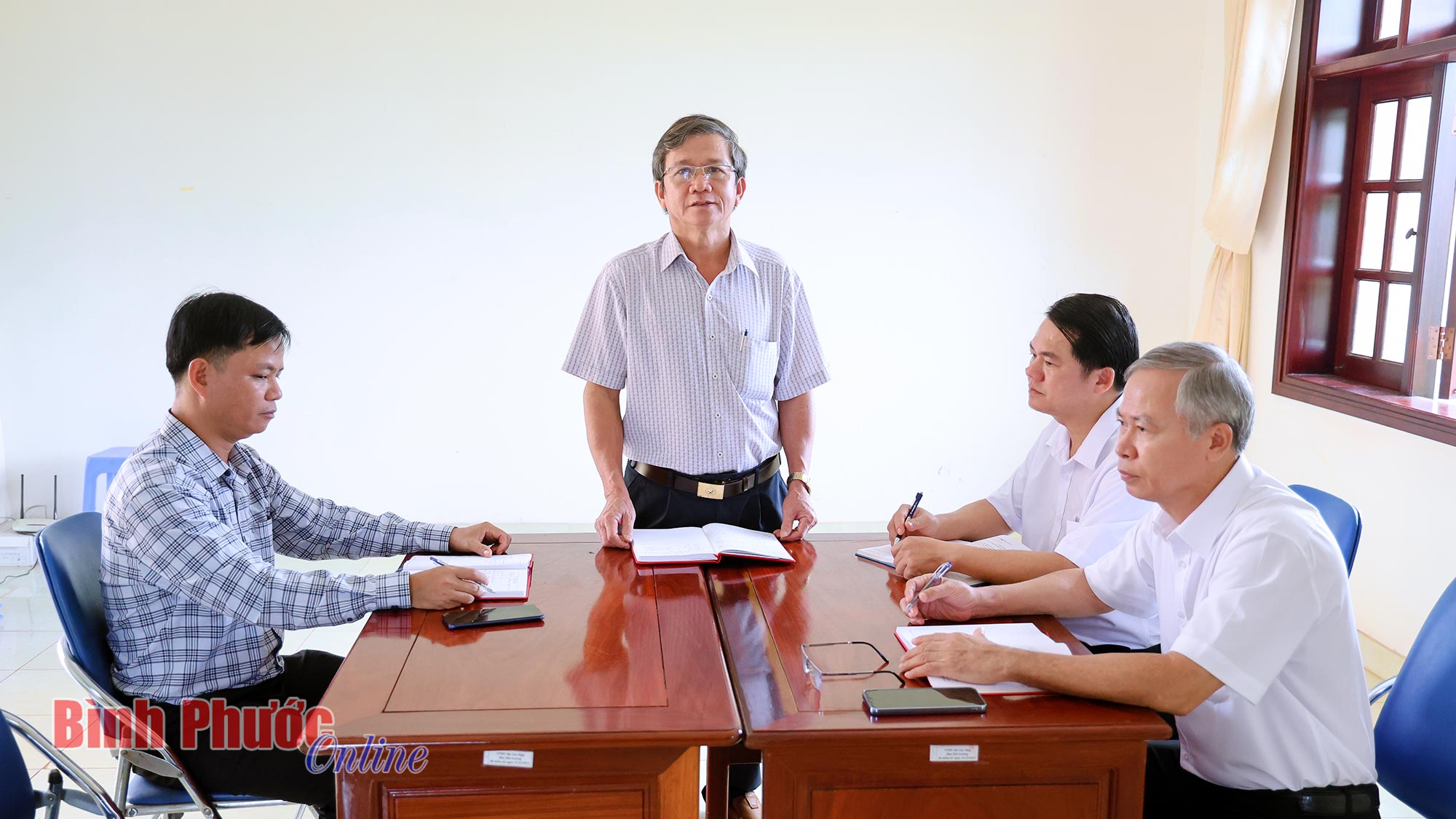 Cầu nối giữa Đảng với dân