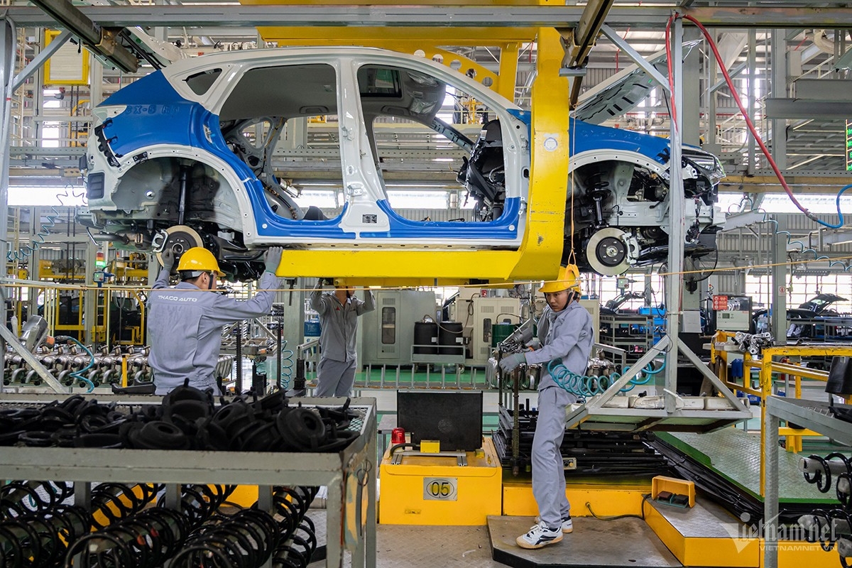 Chính phủ thống nhất giảm 50% lệ phí trước bạ ô tô, ban hành trước 18-8