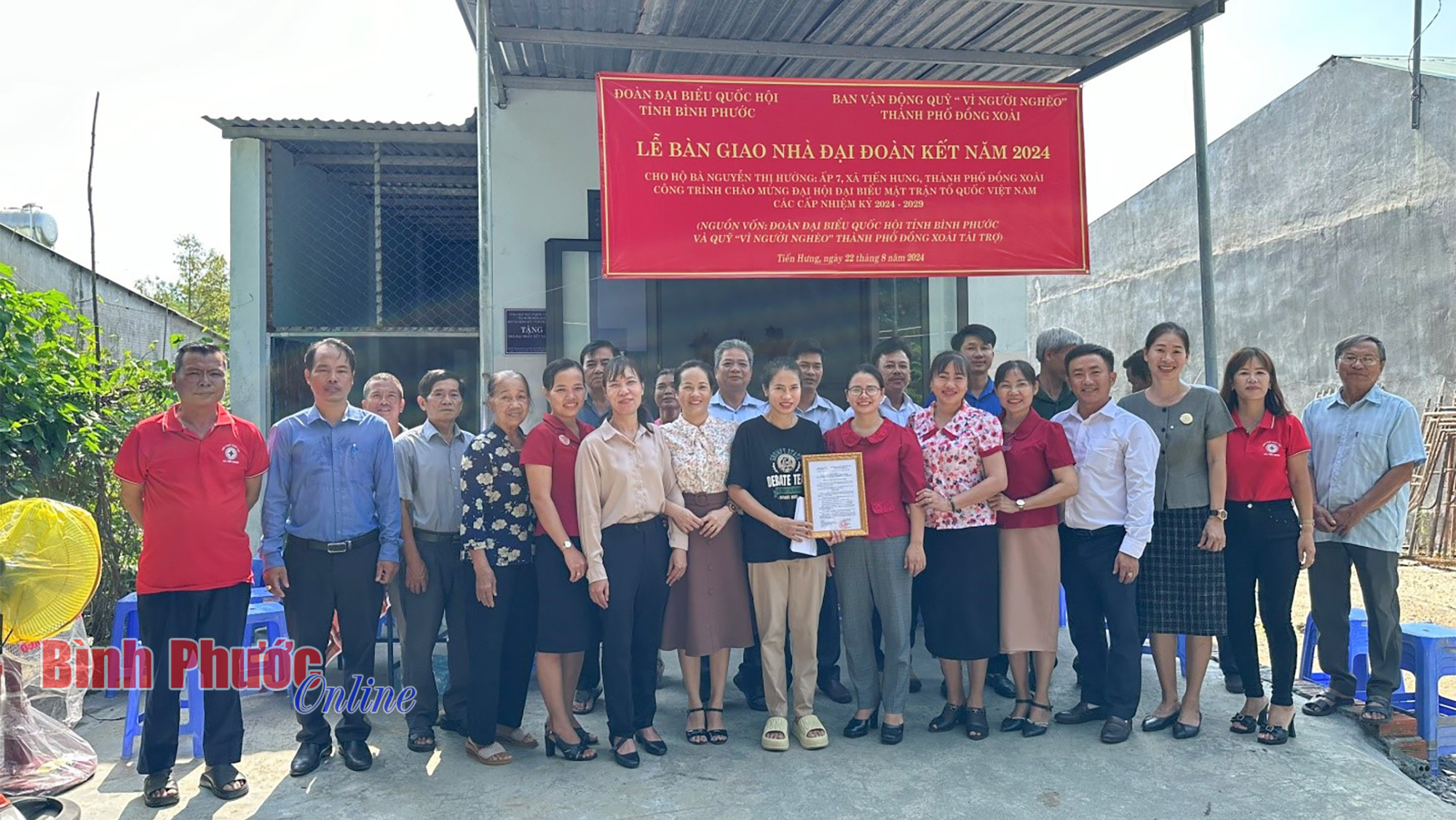 Đồng Xoài: Bàn giao 2 căn nhà đại đoàn kết cho hộ khó khăn