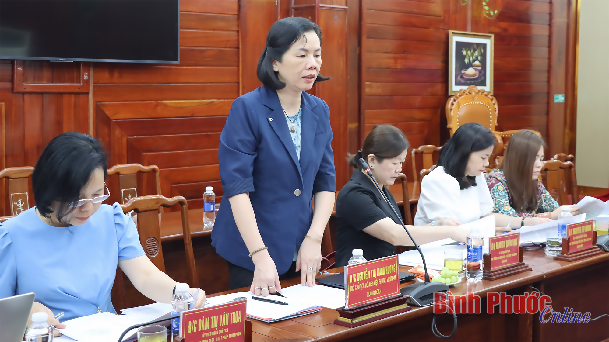 Đoàn giám sát về triển khai các chính sách cho lao động nữ làm việc với UBND tỉnh