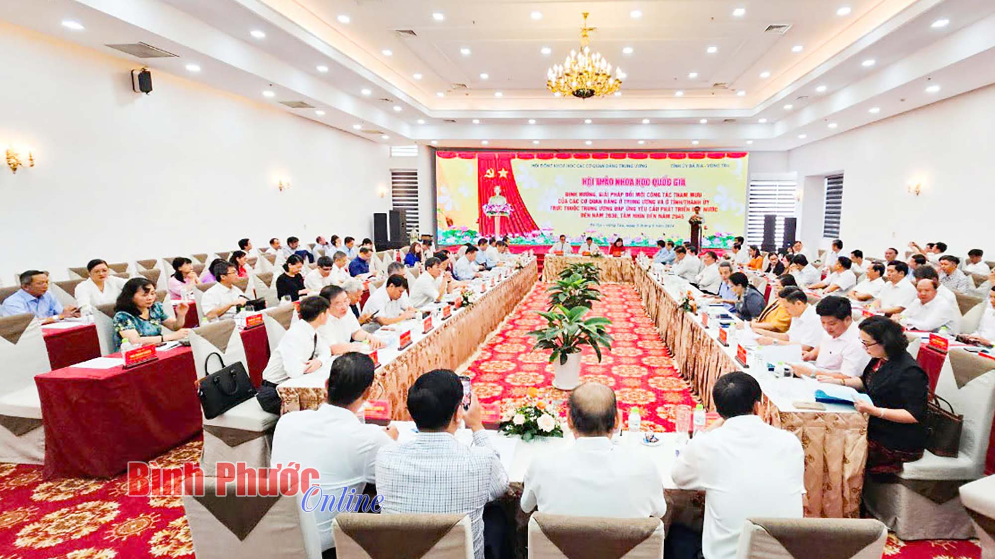 Đổi mới công tác tham mưu của các cơ quan Đảng Trung ương và tỉnh ủy, thành ủy