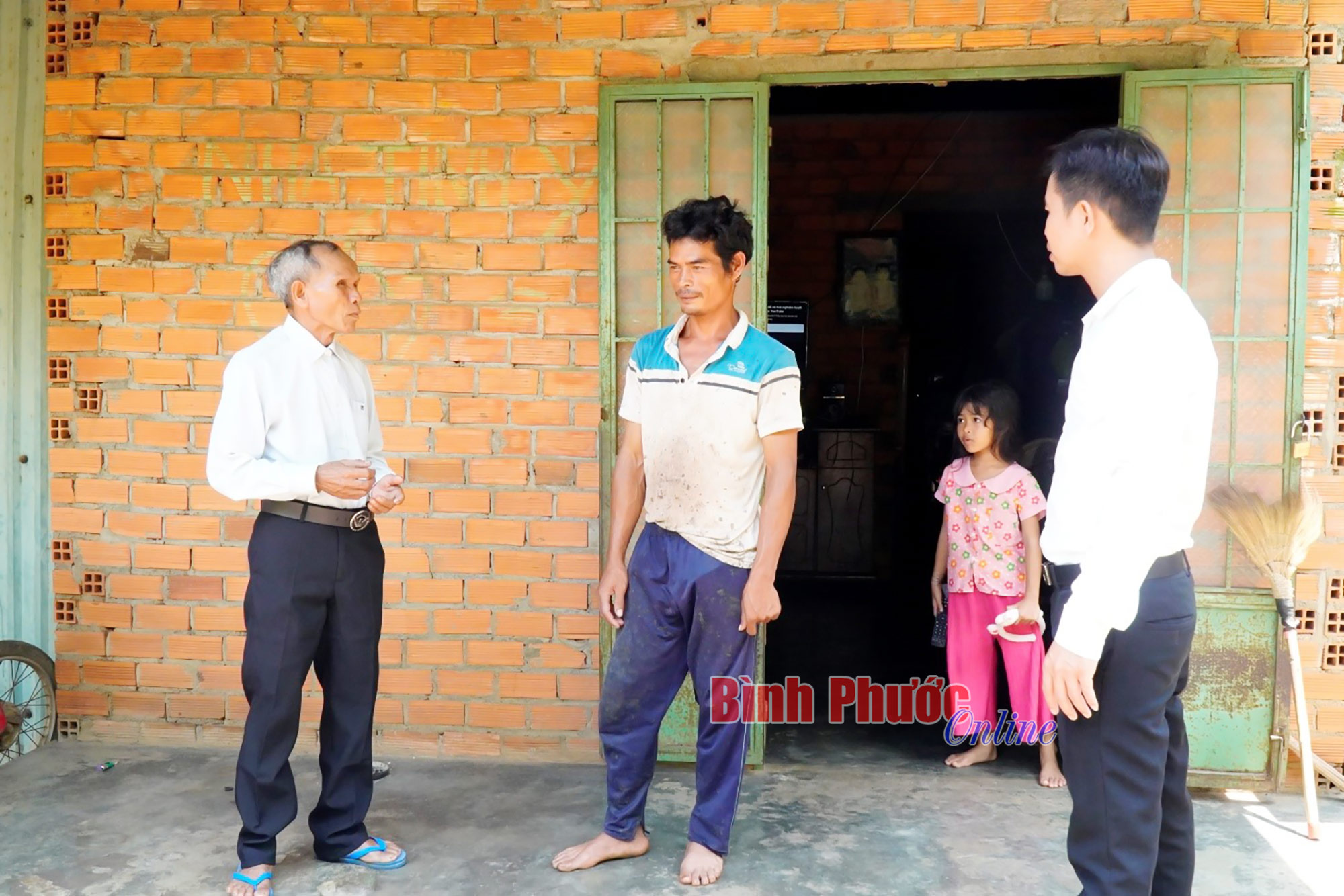 Già làng dân vận khéo