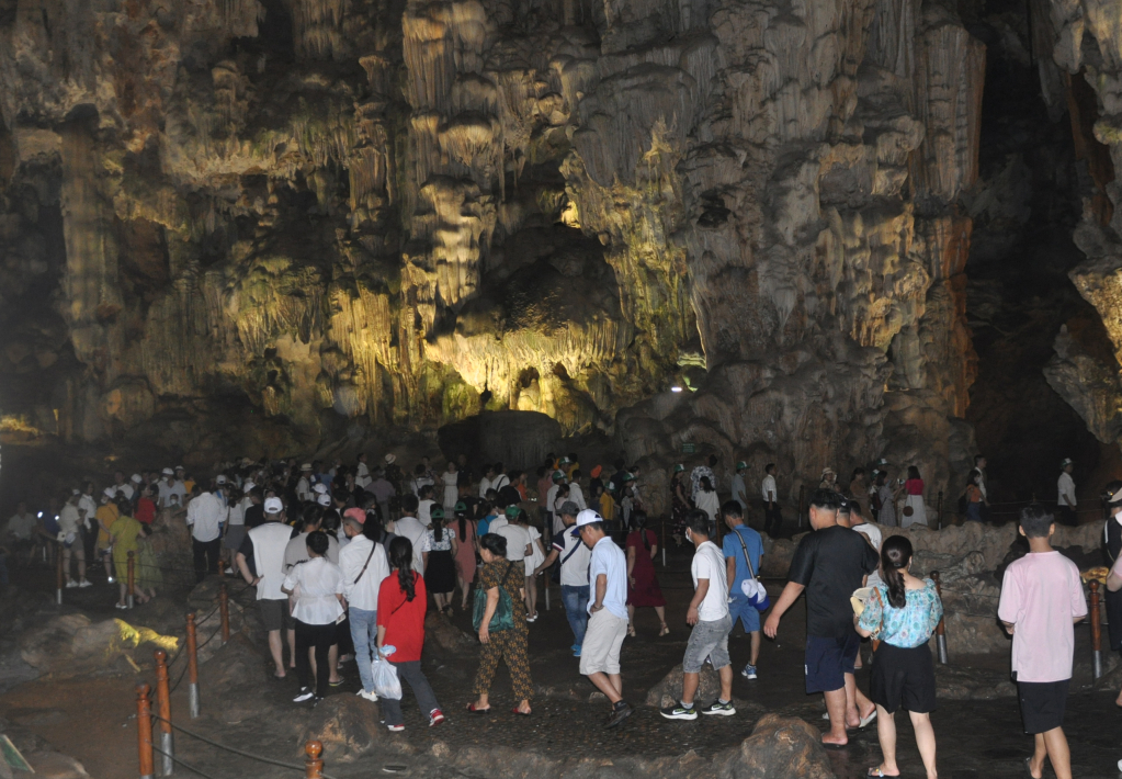 Hài hoà lợi ích khi gia tăng nguồn thu phí tham quan Vịnh Hạ Long