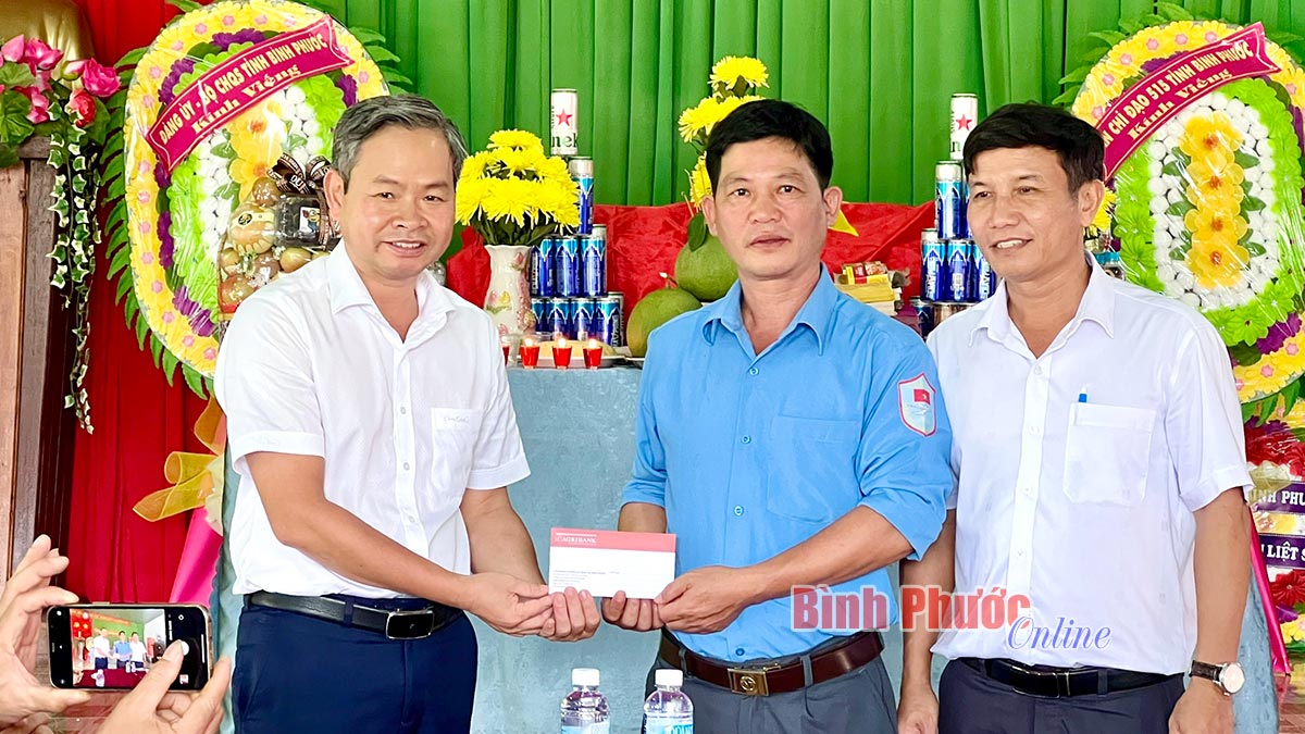 Lãnh đạo huyện Lộc Ninh thăm, động viên Đội K72