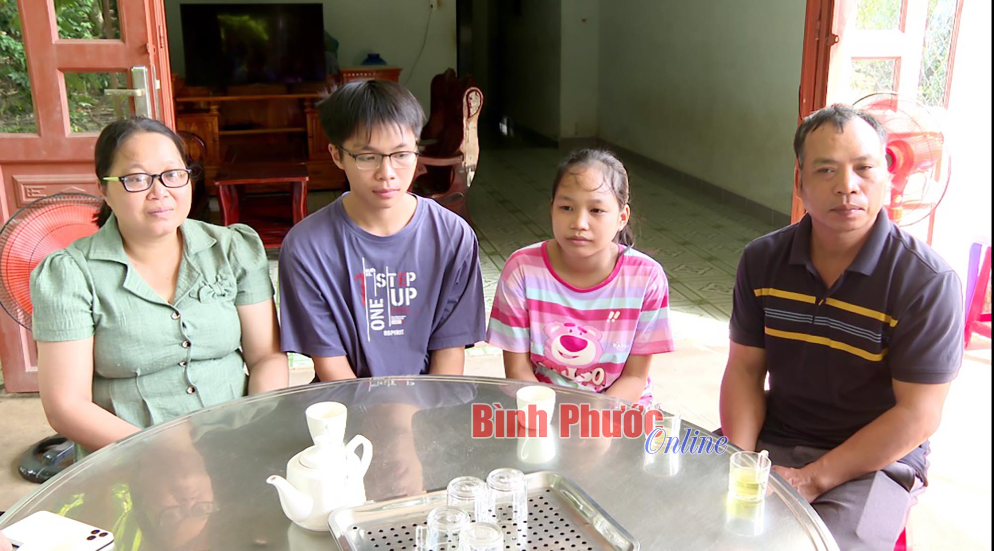 Nam sinh nghèo gặp khó