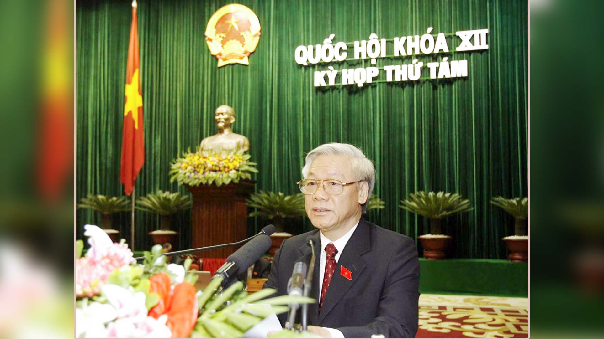 Nâng cao phẩm chất cách mạng và năng lực của cán bộ