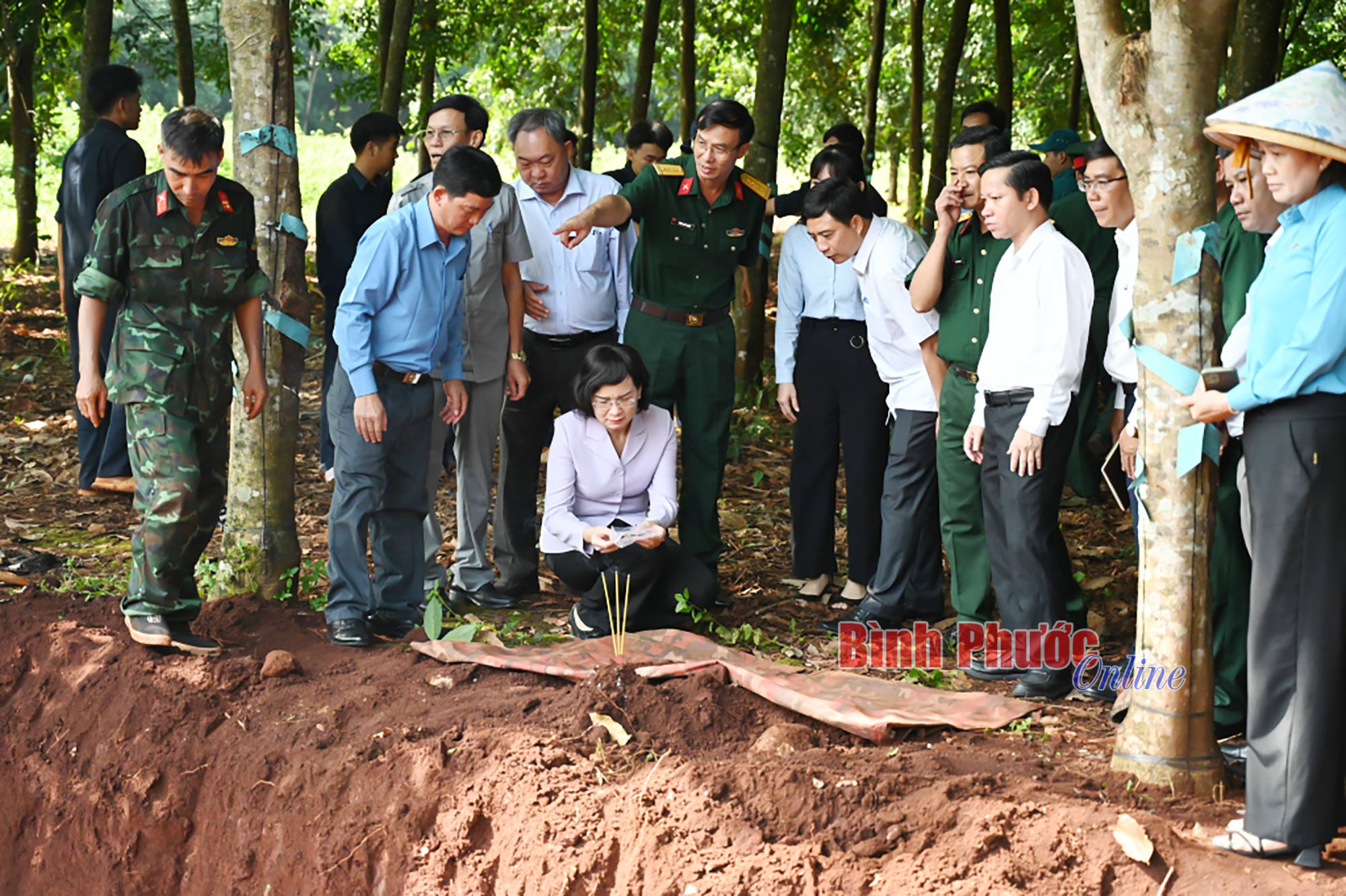 Quy tập 12 mộ liệt sĩ tại sân bay Lộc Ninh