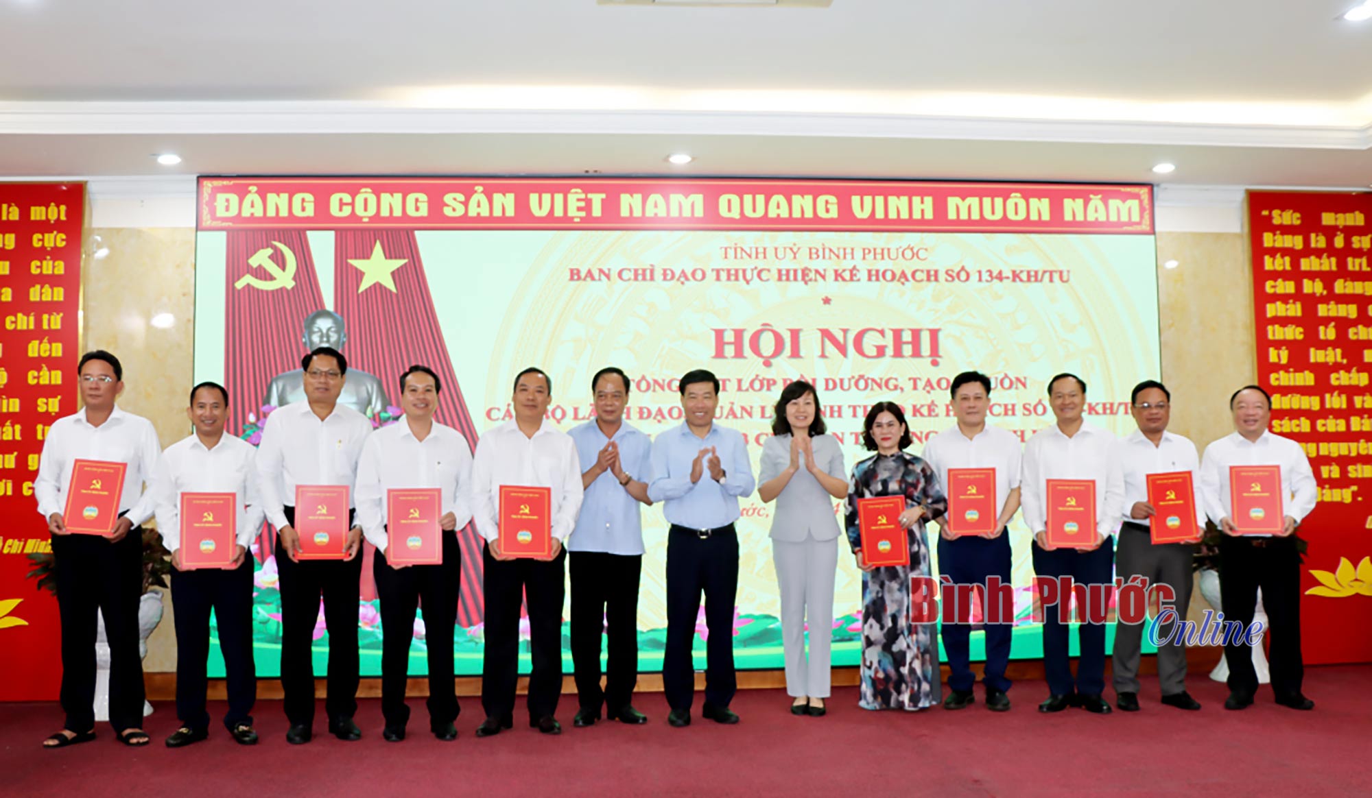 Tổng kết và bế giảng lớp bồi dưỡng, tạo nguồn cán bộ lãnh đạo, quản lý 