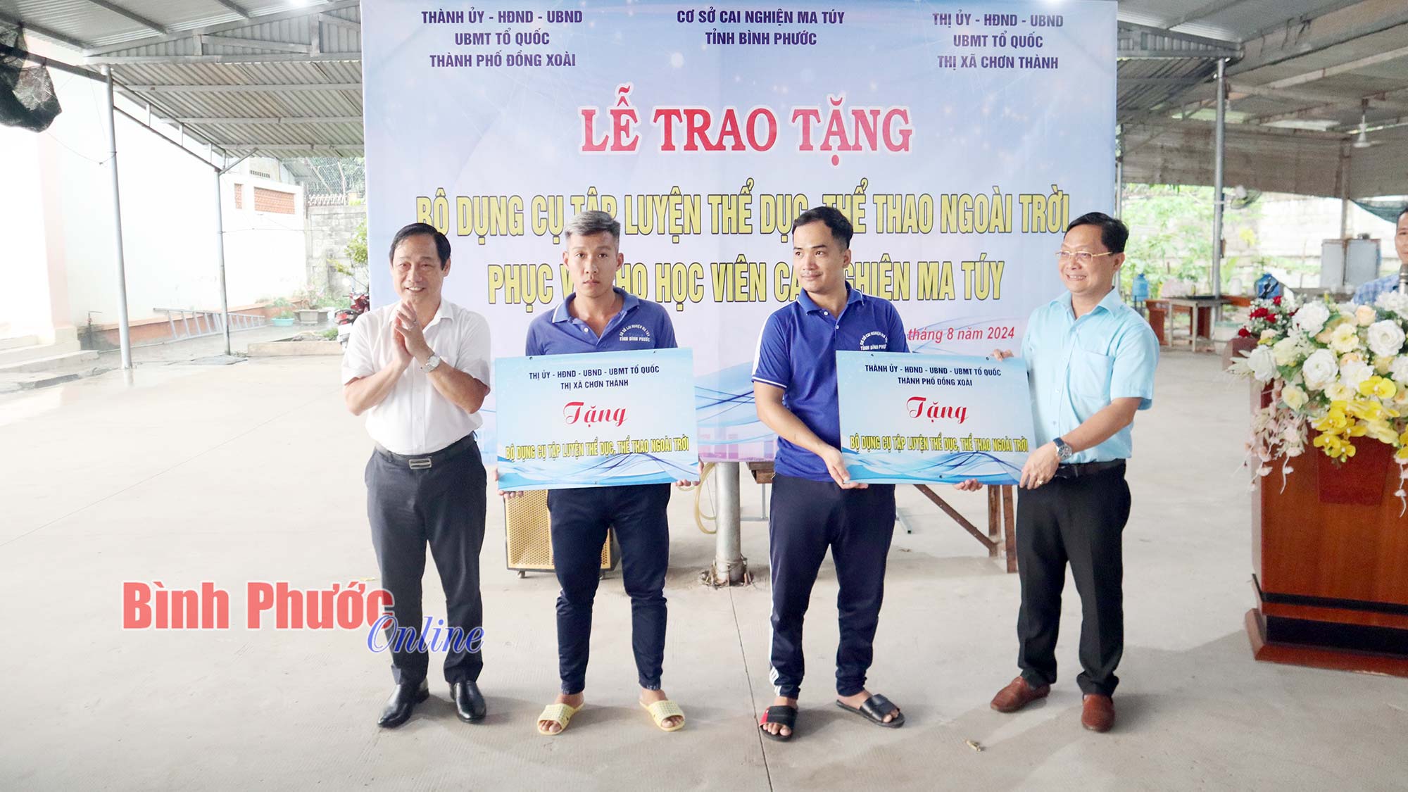 Trao tặng bộ tập thể dục, thể thao ngoài trời cho cơ sở cai nghiện ma túy tỉnh Bình Phước
