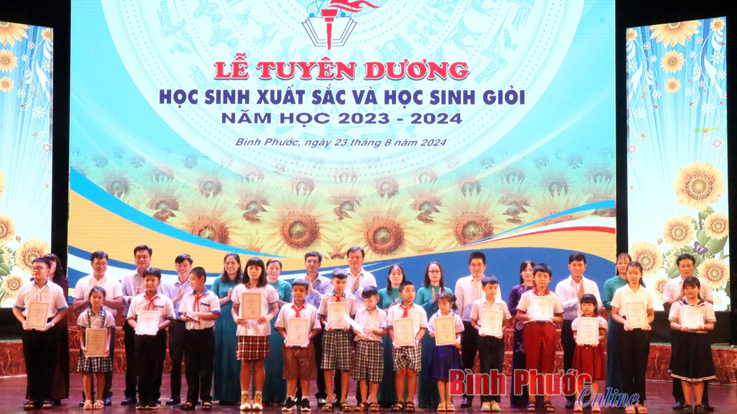 Tuyên dương 95 học sinh giỏi, xuất sắc 