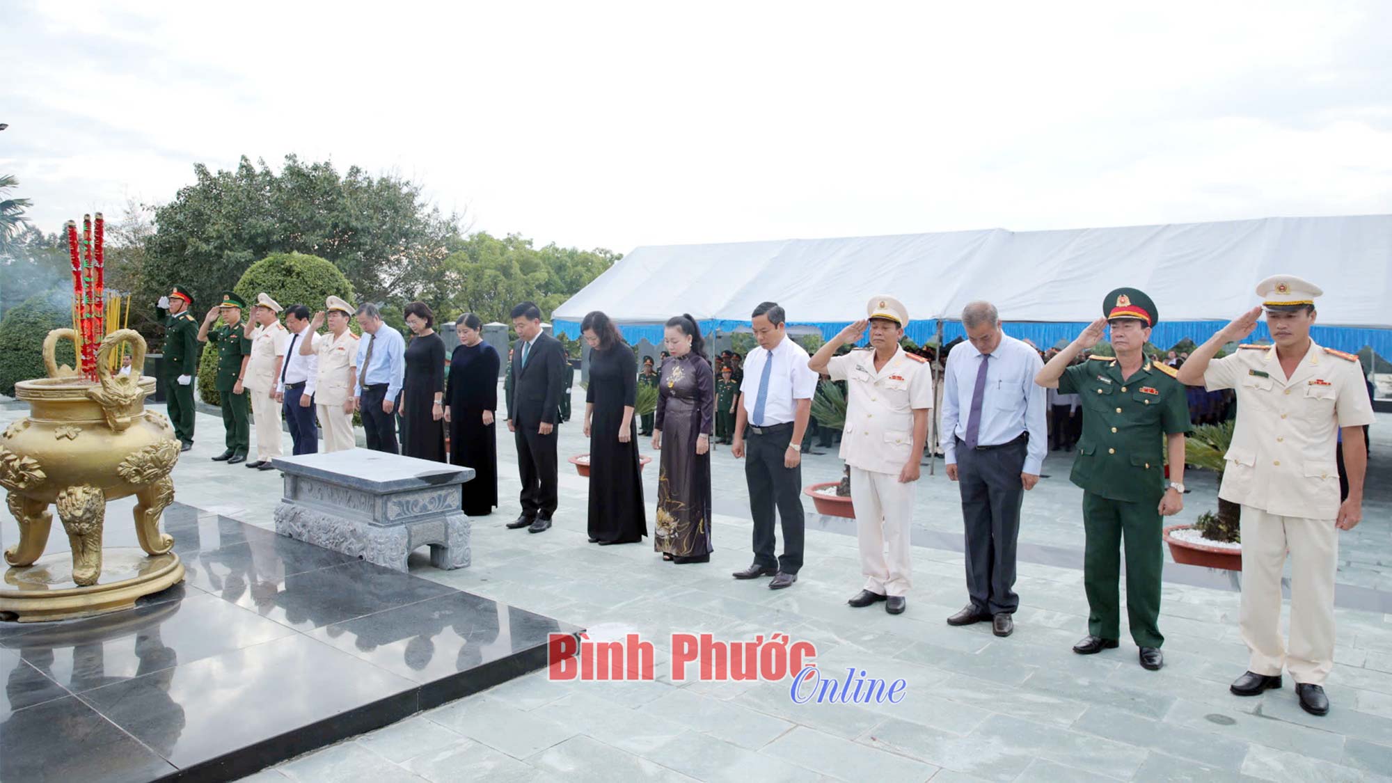 Viếng Nghĩa trang liệt sĩ nhân kỷ niệm 79 năm Quốc khánh 2-9