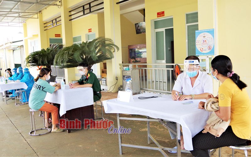 100% cán bộ, công nhân viên, người lao động Trung đoàn 717 được tiêm vắc xin 