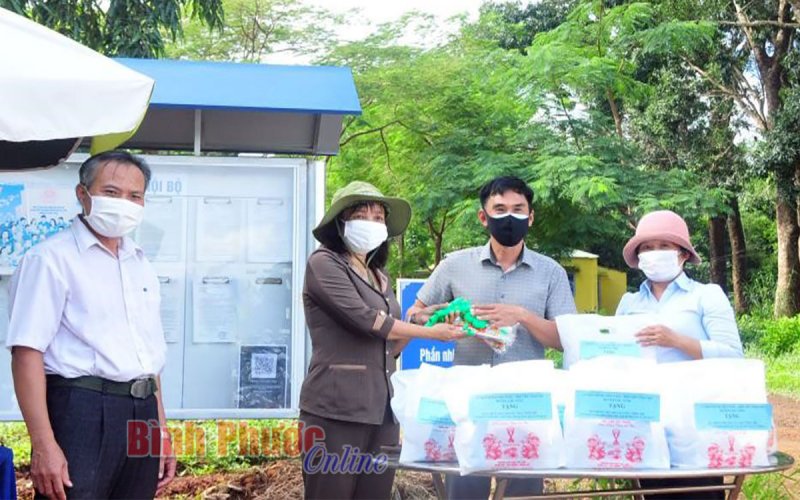 264 phần quà tặng người dân và thiếu nhi dịp tết Trung thu