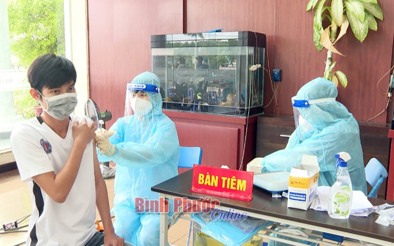 2.755 công nhân, lái xe được tiêm vắc xin phòng Covid-19 mũi 2