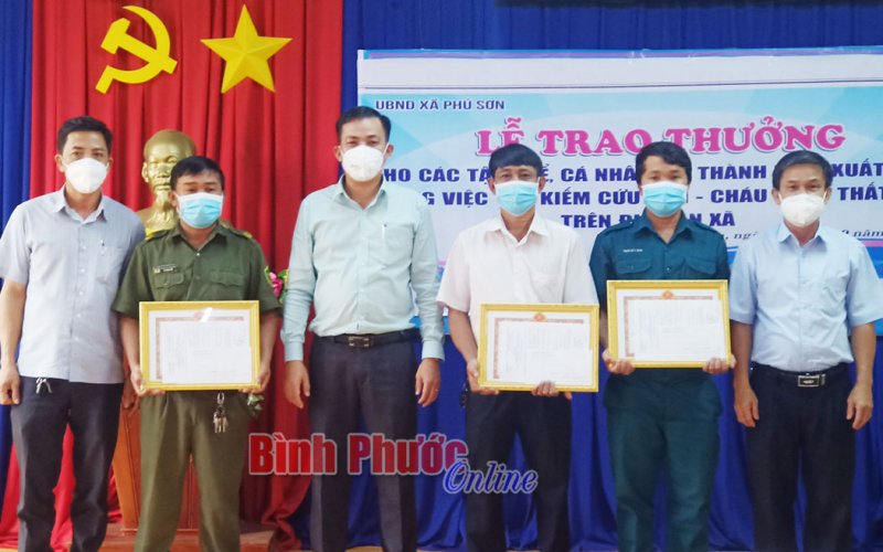 Bình Phước: Khen thưởng tập thể, cá nhân tìm được cháu bé 3 tuổi bị mất tích