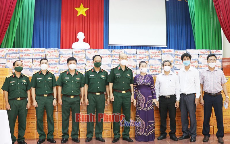 Bình Phước tiếp nhận quà hỗ trợ phòng, chống dịch của Quân ủy Trung ương