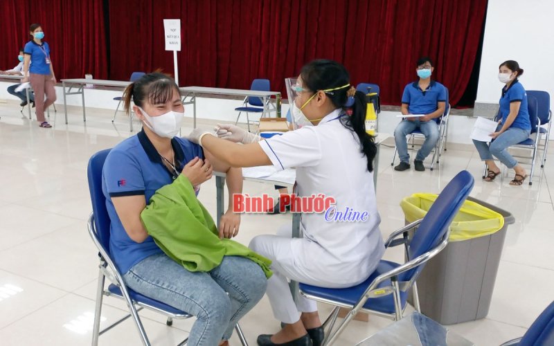 Bình Phước trong top 10 địa phương có tỷ lệ tiêm vắc xin Covid-19 cao nhất