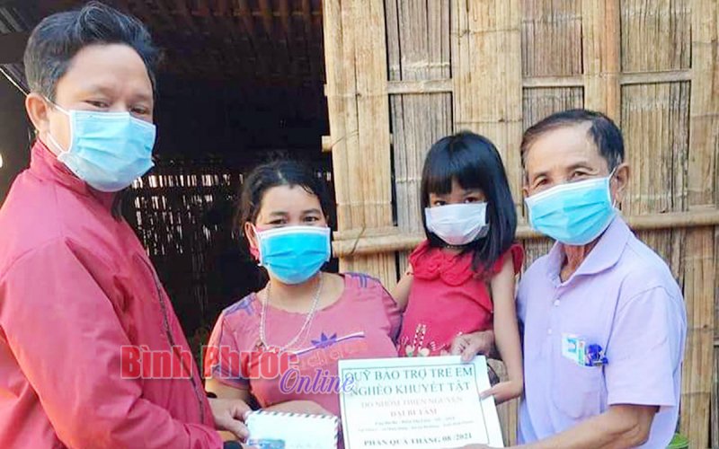 Chăm lo toàn diện trẻ em khó khăn