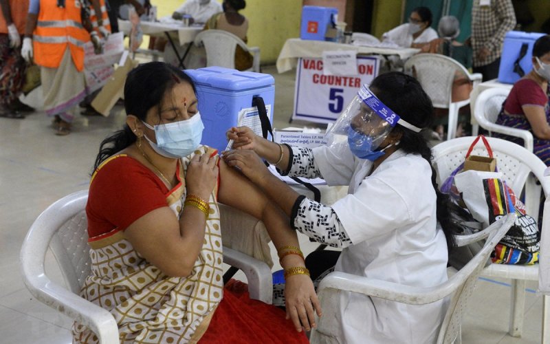 Dịch COVID-19: Vaccine đã làm giảm đáng kể số ca bệnh nặng và tử vong