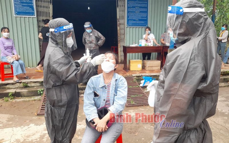 Đồng Phú: 1.875 cán bộ, giáo viên, nhân viên trường học được lấy mẫu xét nghiệm