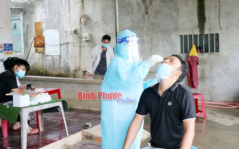 Đồng Xoài: 100% mẫu xét nghiệm người lao động ở khu nhà trọ âm tính với SARS-CoV-2