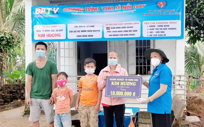 Gần 170 triệu đồng trao tặng 2 hoàn cảnh khó khăn