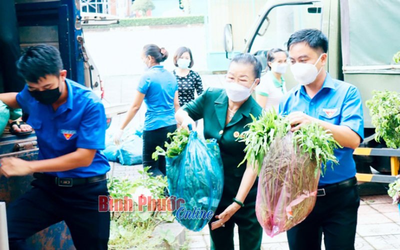 Gần 900 túi an sinh tặng bệnh nhân ung thư và người dân TP. Hồ Chí Minh