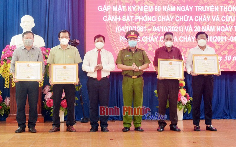 Gặp mặt kỷ niệm 60 năm Ngày truyền thống lực lượng Cảnh sát phòng cháy, chữa cháy