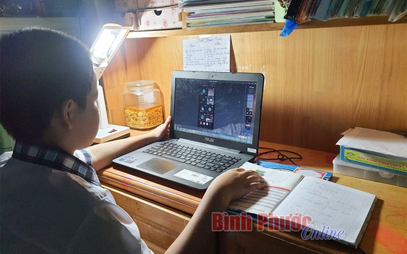 Gian nan tìm thiết bị học online