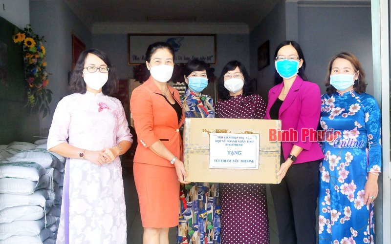 Hơn 100 triệu đồng từ “Ngàn phần quà - chia sẻ vì Bù Đăng yêu thương”